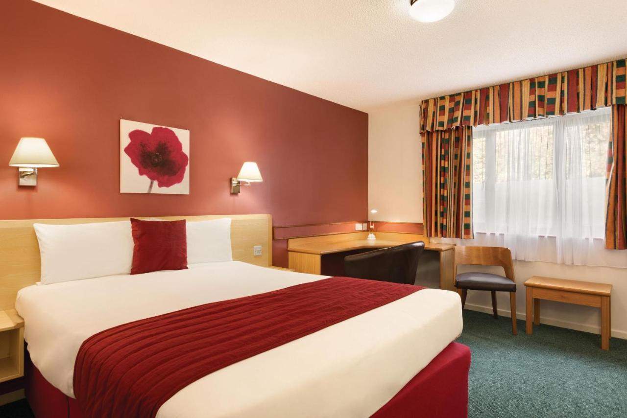 Days Inn Hotel Bradford - Leeds Brighouse Esterno foto
