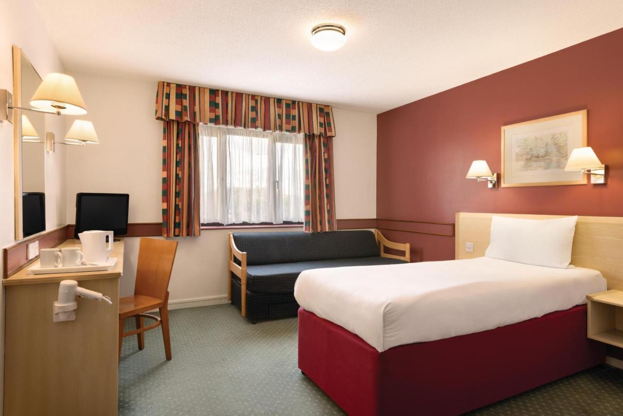 Days Inn Hotel Bradford - Leeds Brighouse Esterno foto