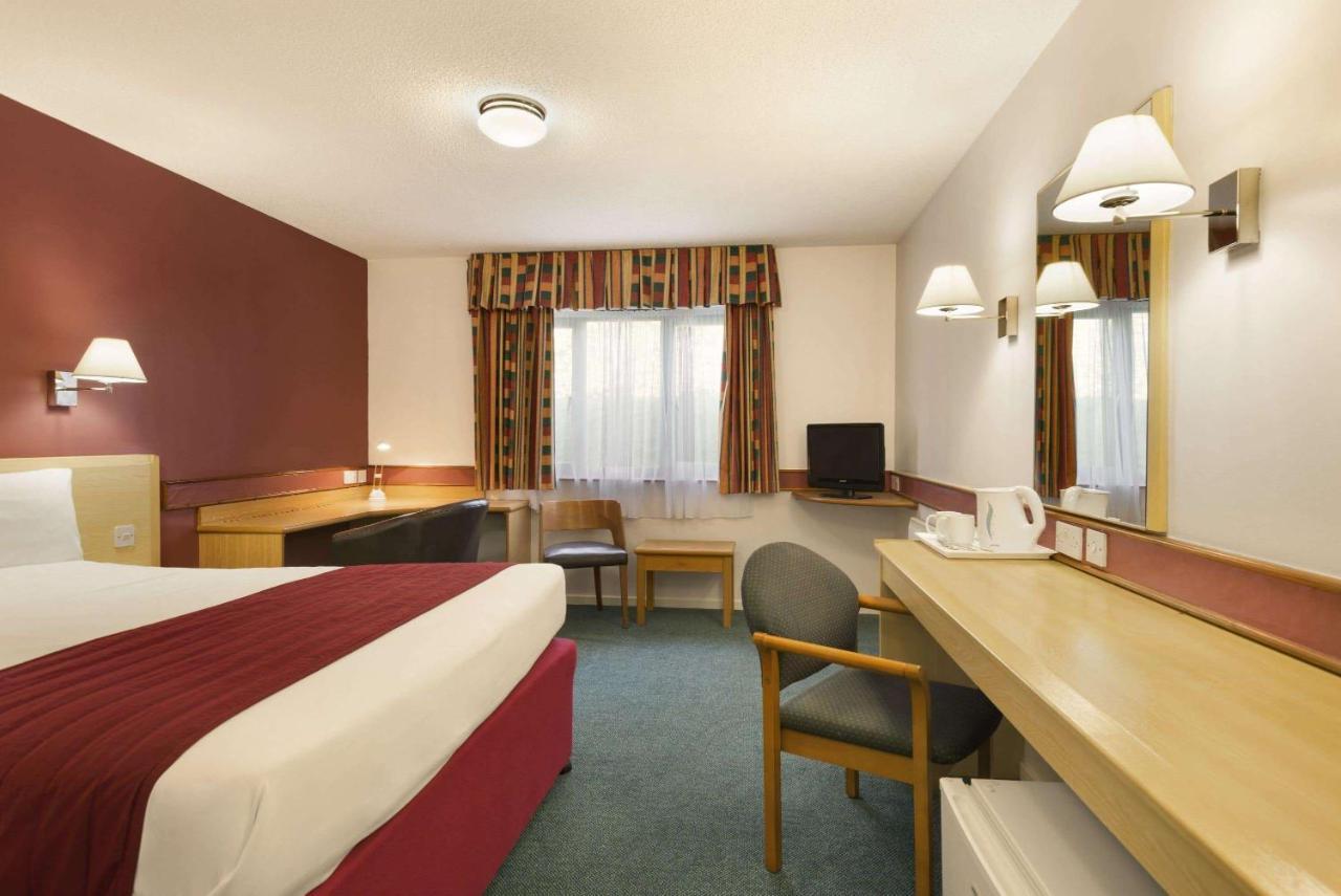 Days Inn Hotel Bradford - Leeds Brighouse Esterno foto